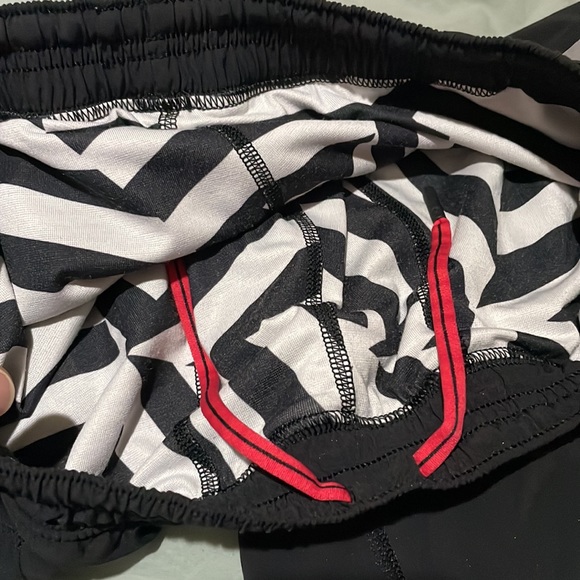 Medium men’s lululemon run response shorts - Picture 4 of 7